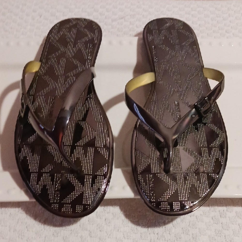 Michael Kors ⚜️ Brown Shimmery Logo-Pattern Flip Flop Sandals 10 ⚜️